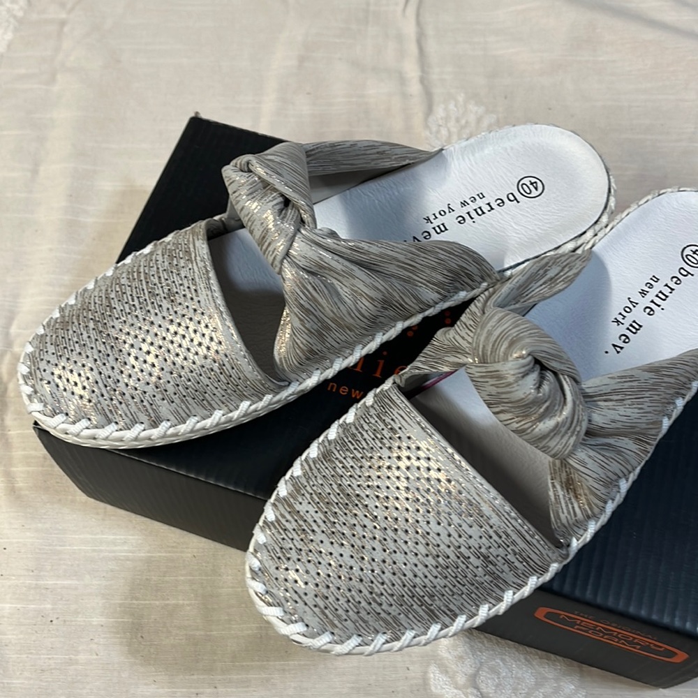 Women's Bernie Mev, TW212 Slip-On sz 9 silver
